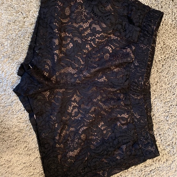 NWOT lace BCBG shorts - Picture 3 of 6